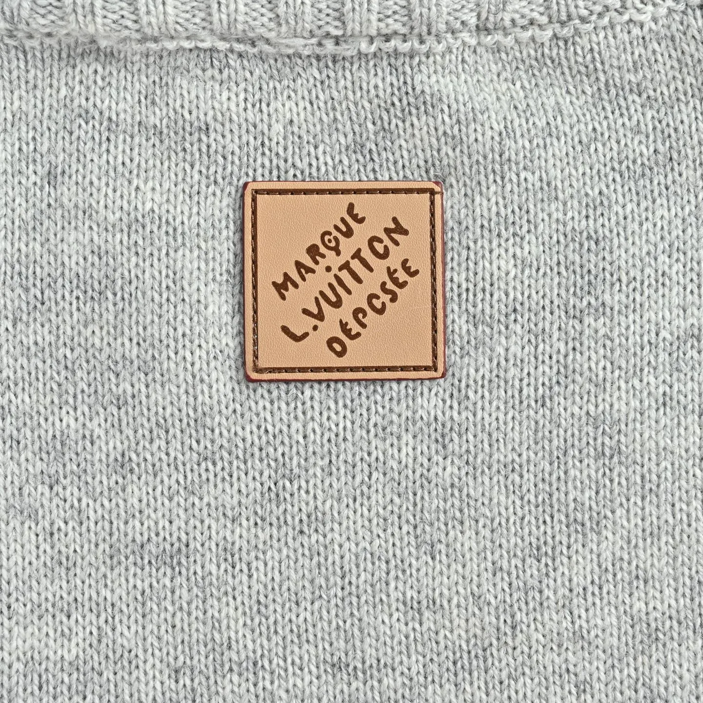 Louis Vuitton/Louis Vuitton Solid Back Collar Label Knitted Sweater